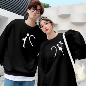 Baju Couple Kekinian – Tampil Kompak dan Menawan Buat momen bareng pasangan makin spesial dengan baju couple kekinian dari [Nama Toko Kamu]. Dirancang khusus untuk kamu yang ingin tampil serasi, fashionable, dan tetap nyaman sepanjang hari. --- 🔍 Detail Produk: Jenis: Kaos Lengan Pendek (Unisex) Bahan: Katun Combed 30s – Lembut & Adem Warna Tersedia: Hitam, Navy, Putih Ukuran: M, L, XL (Mix Size untuk pasangan) Model: Casual, Simpel & Kekinian Cocok Untuk: Jalan-jalan, foto couple, kado anniversary, prewed, dll. --- 🌟 Kenapa Harus Pilih Produk Ini? ✅ Desain Eksklusif & Kekinian ✅ Adem & Nyaman Dipakai Seharian ✅ Bisa Beli Satuan atau Couple ✅ Pilihan Warna Netral & Gampang Dipadupadankan ✅ Cocok Dijadikan Hadiah Romantis